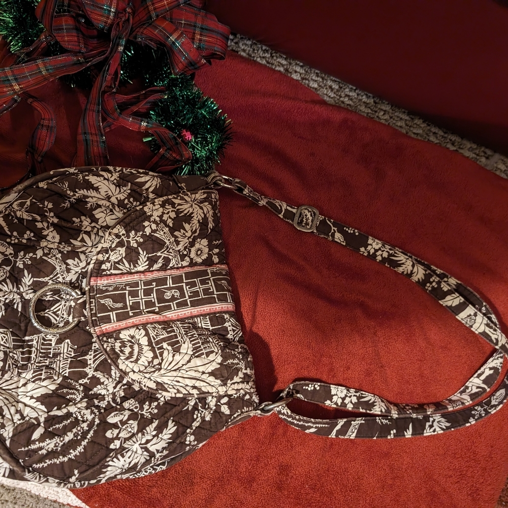 PRICE DROP! $10 VERA BRADLEY RETIRED PATTERN CROSS BODY SADDLE BAG IN COTTON ⬇️